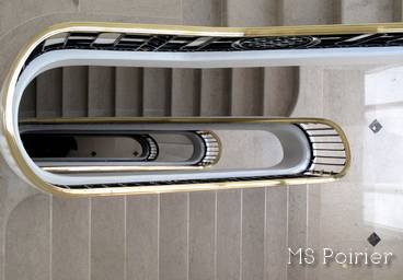 expert en rampe d'escalier avec main courante laiton bien balancée