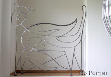 Art et ferronnerie avec ce chat sculpté en garde-corps