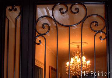 Porte traditionnelle avec isolation moderne