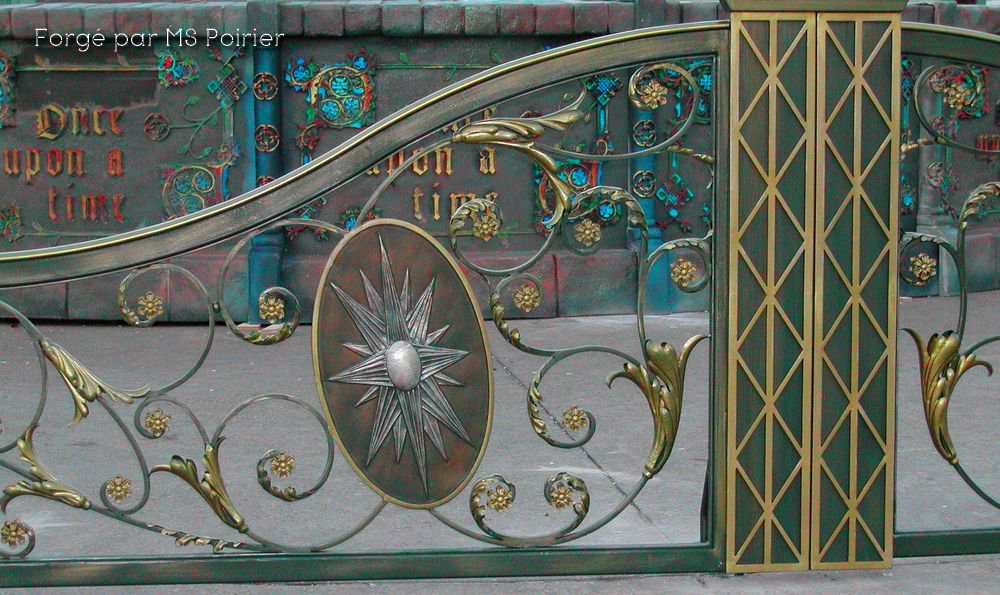portail en fer forgé du parc disneyland paris