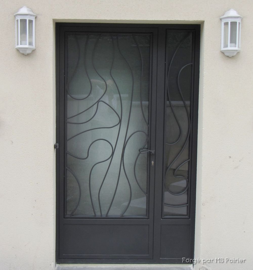 porte moderne vue extérieure