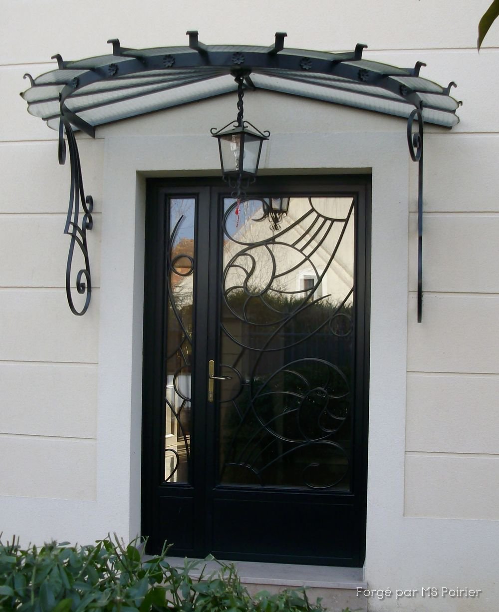 Porte d'entrée moderne avec un dessin abstrait