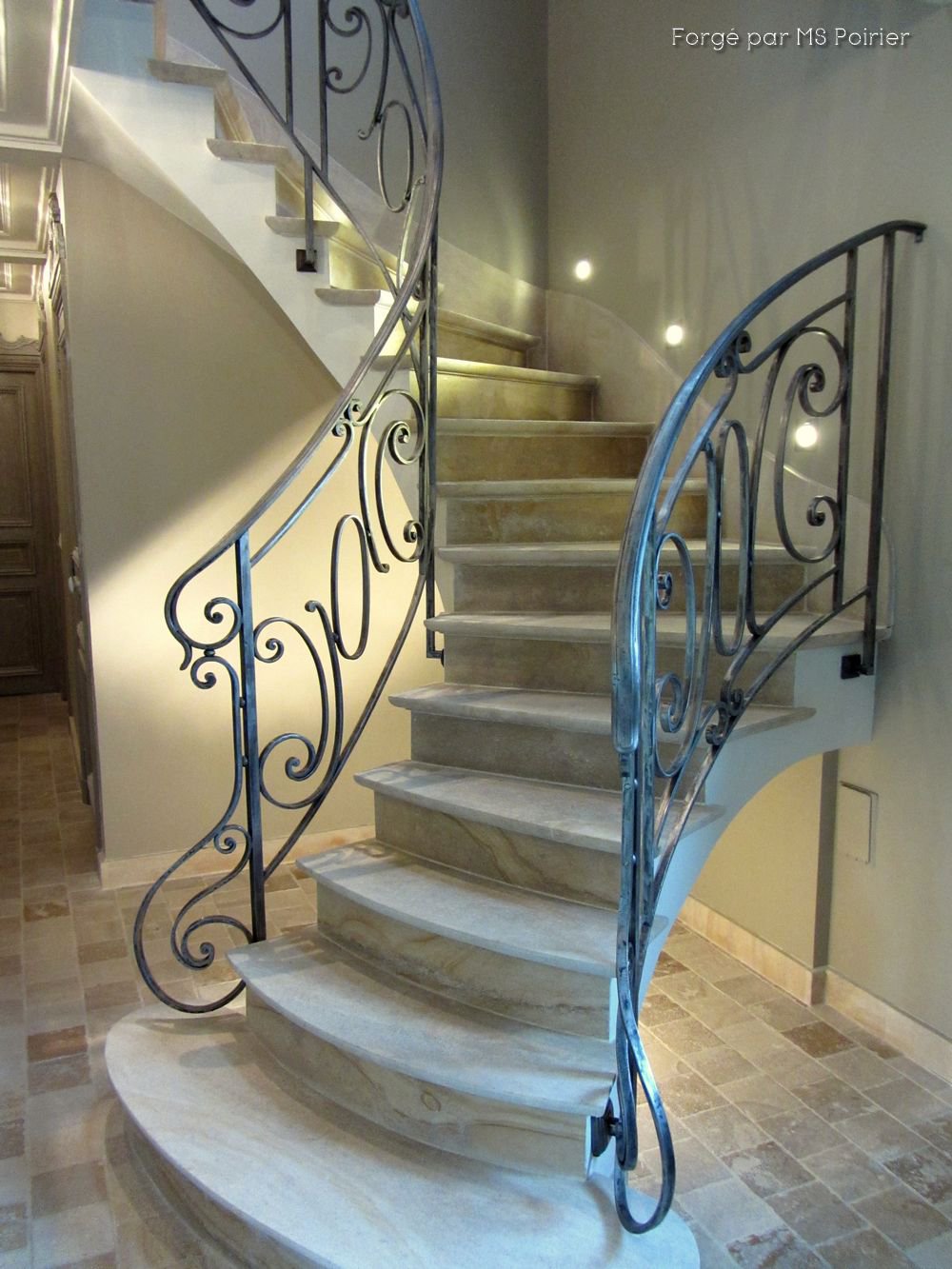 2 rampes d'escalier Henri III sur une voute sarrasine
