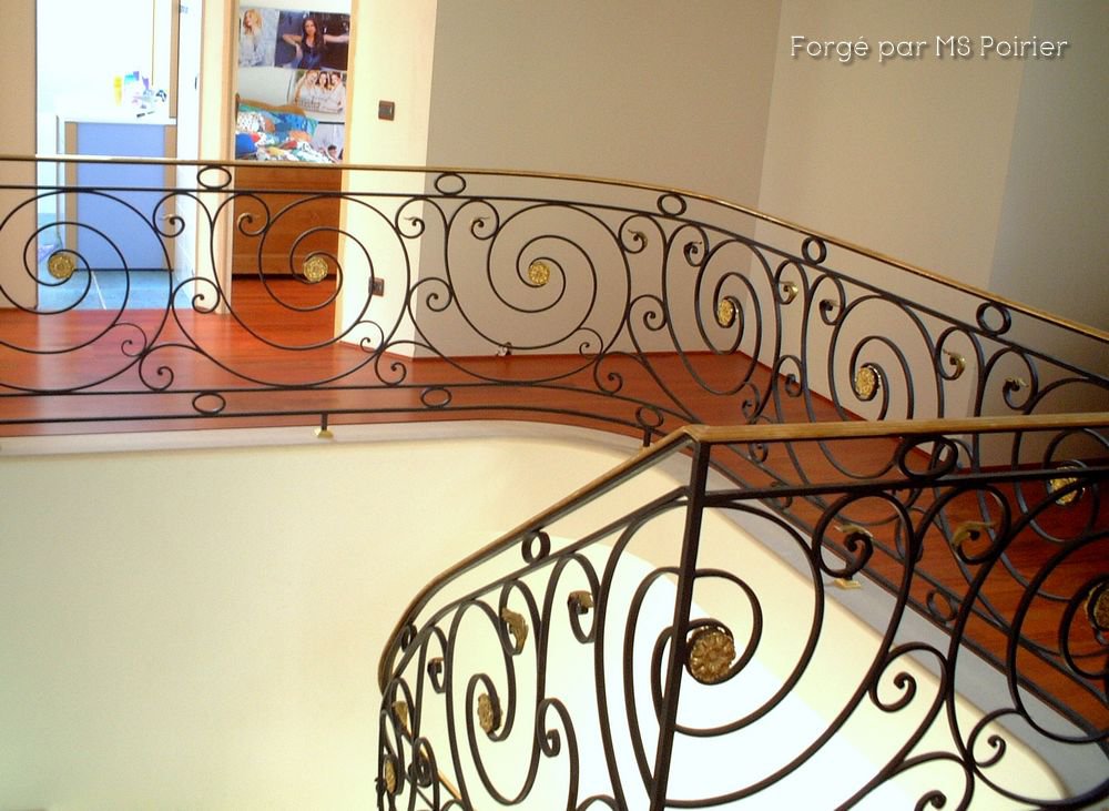 Garde-corp en fer forgé style Louis XVI, sur mezzanine en parquet