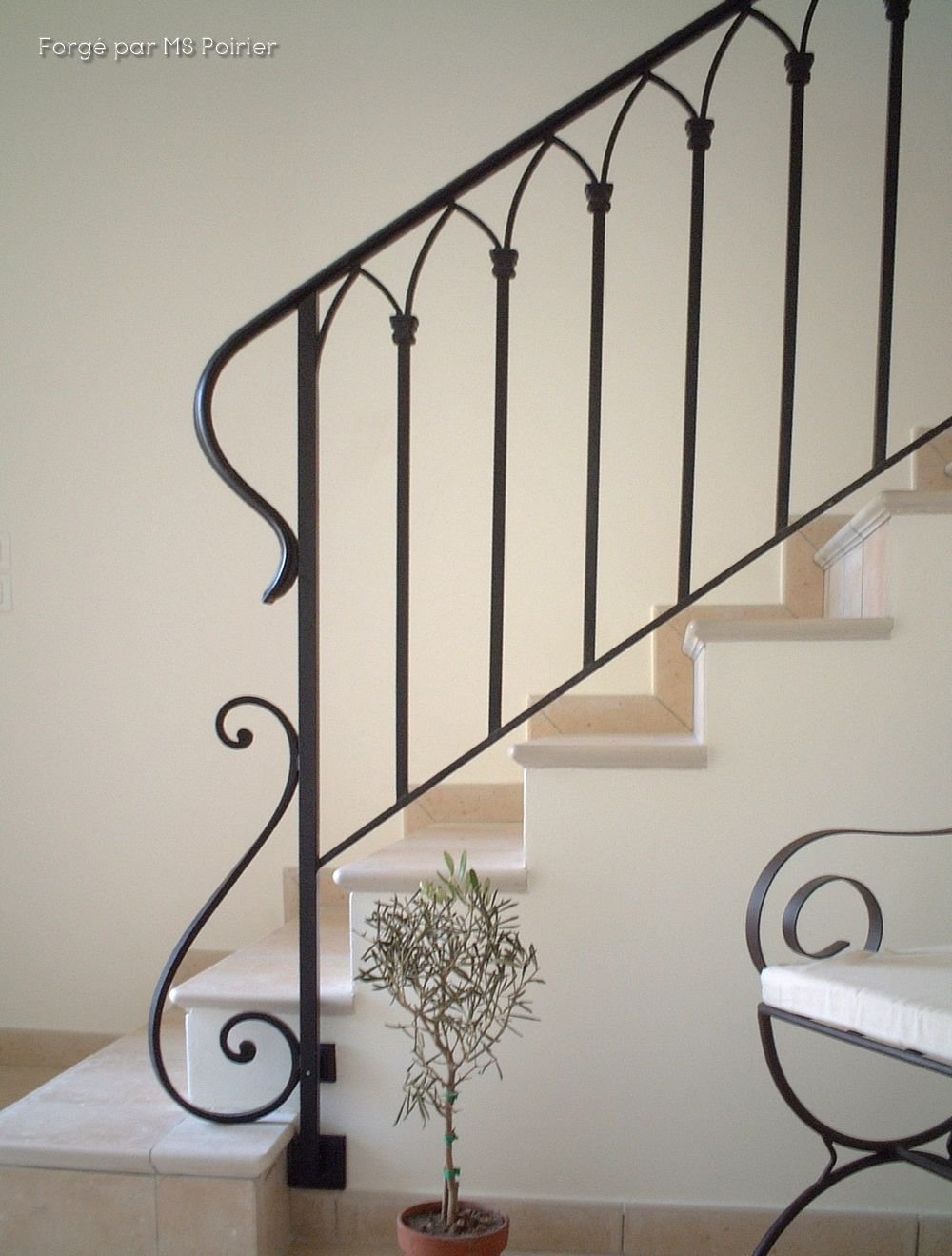 départ de rampe d'escalier en fer forgé modèle gothique