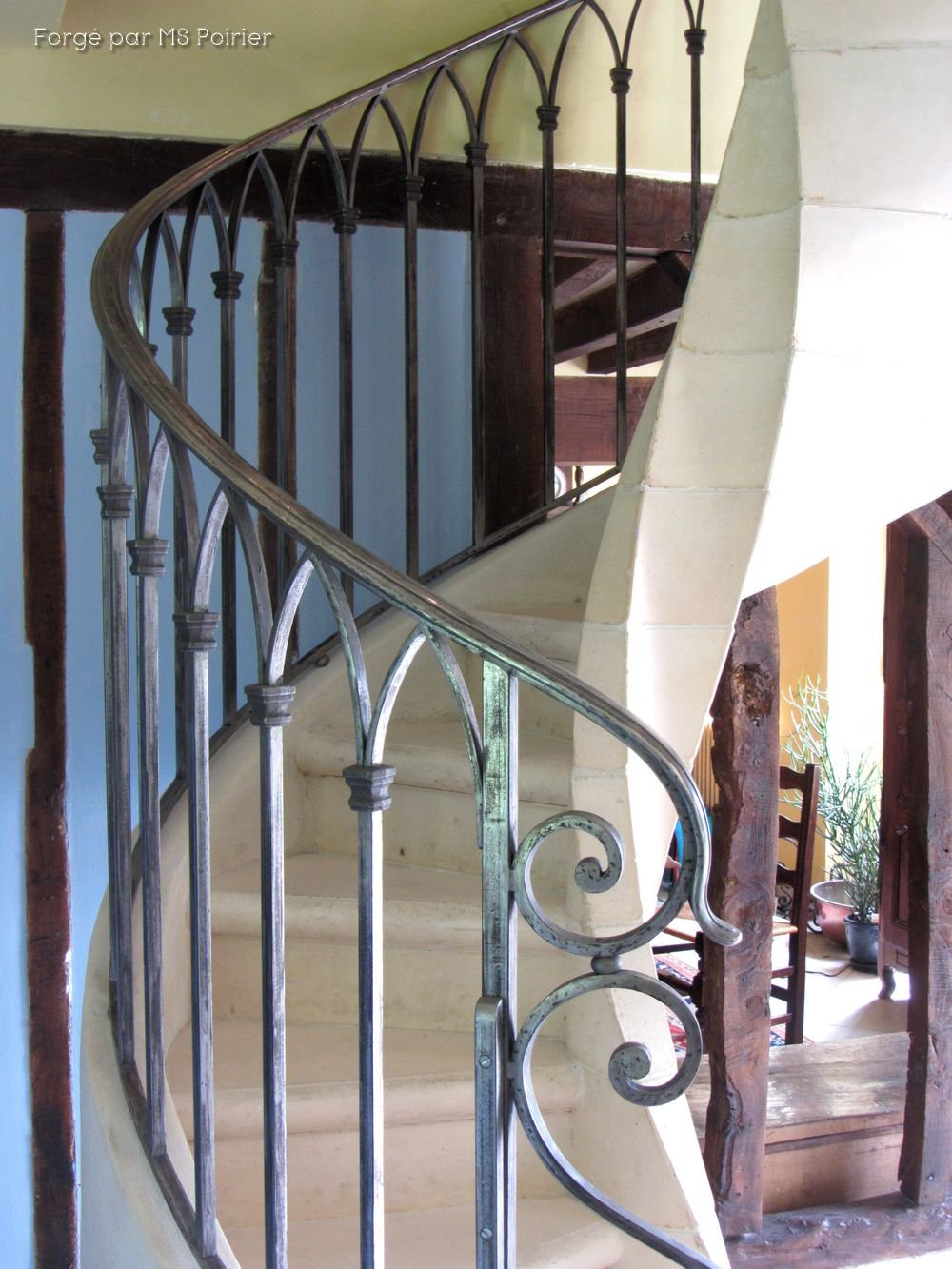 rampe d'escalier hélicoidale modèle gothique