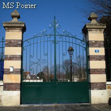 portail en fer forgé du temple protestant de Poissy, portail du jardin de la paix